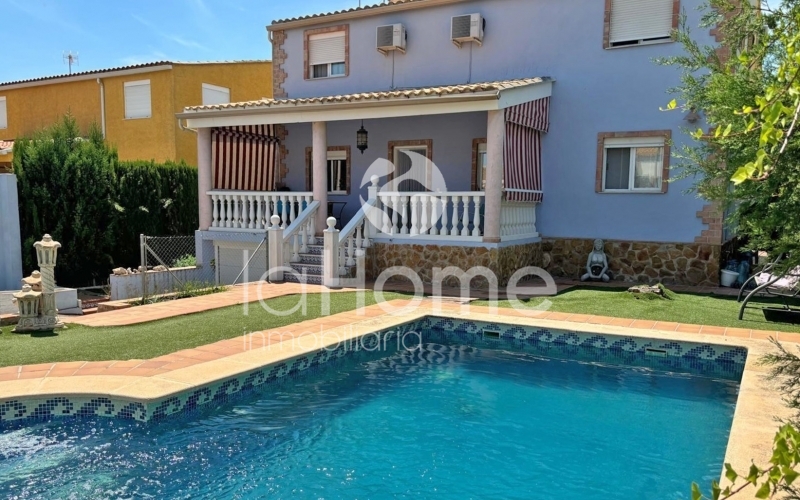 CHALET PAREADO EN VENTA EN MARAVISA, LA POBLA DE VALLBONA